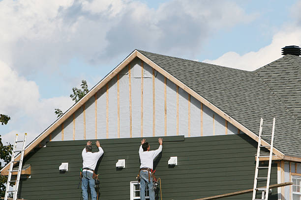 Professional Siding Contractor technician working in Heath, OH